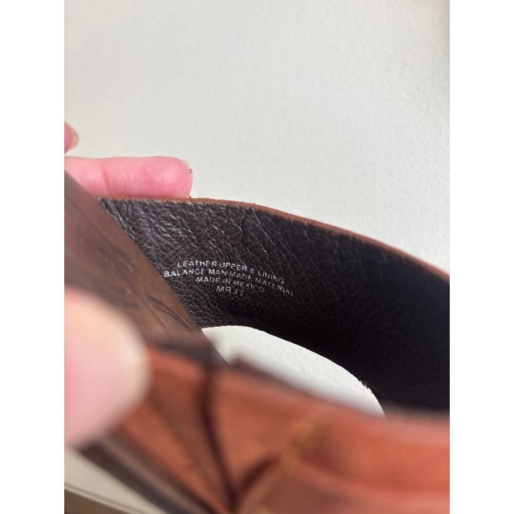 Born Leather Thong Sandals Brown Comfort Flip Flops Size 6 - Picture 3 of 6
